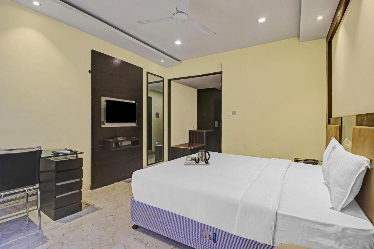 Oyo Townhouse 707 Grand Krishna Hotel Hyderabad Exterior photo