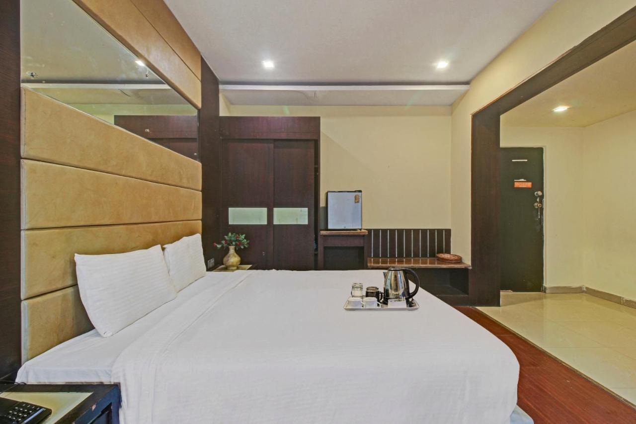 Oyo Townhouse 707 Grand Krishna Hotel Hyderabad Exterior photo