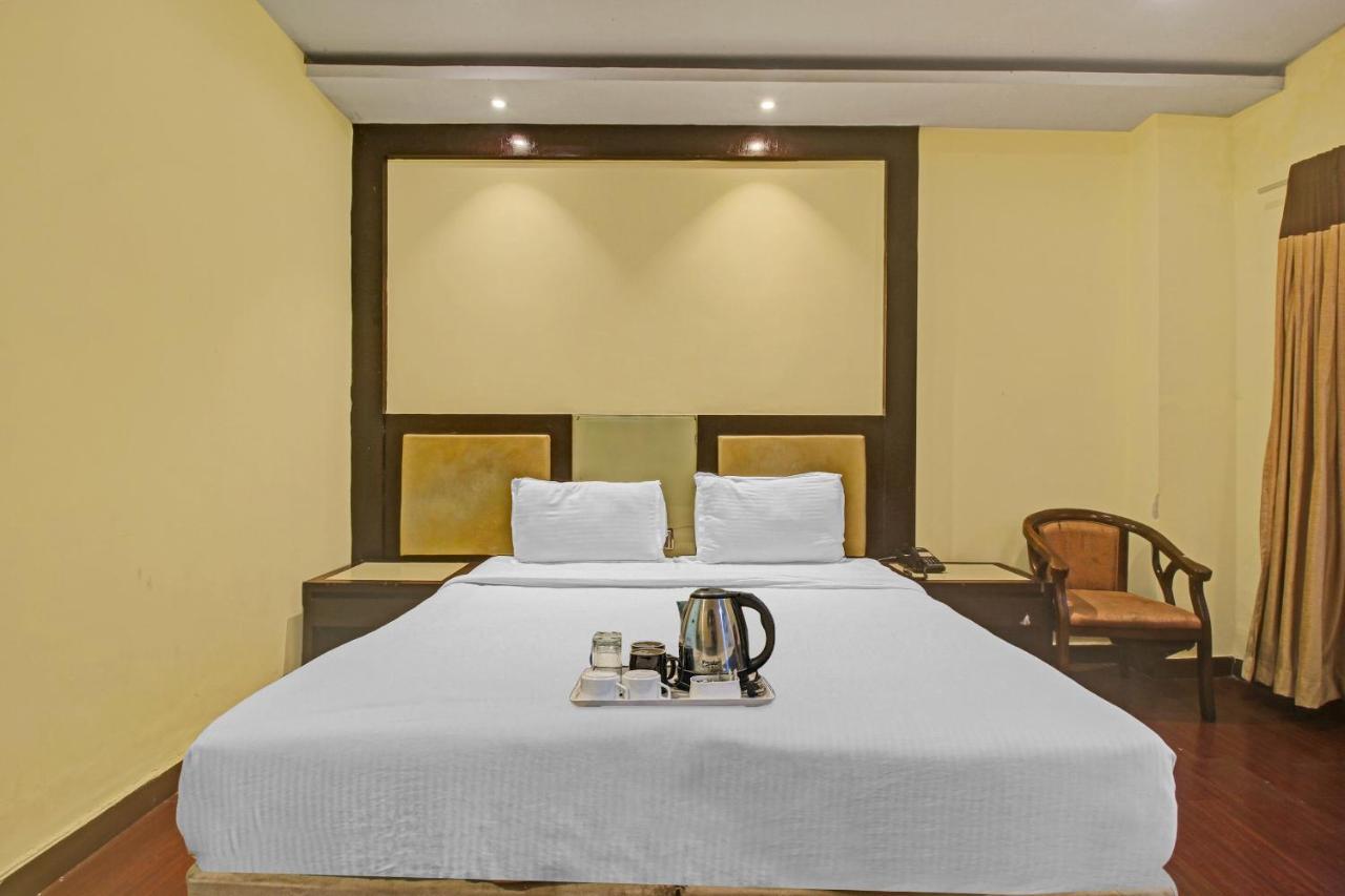 Oyo Townhouse 707 Grand Krishna Hotel Hyderabad Exterior photo
