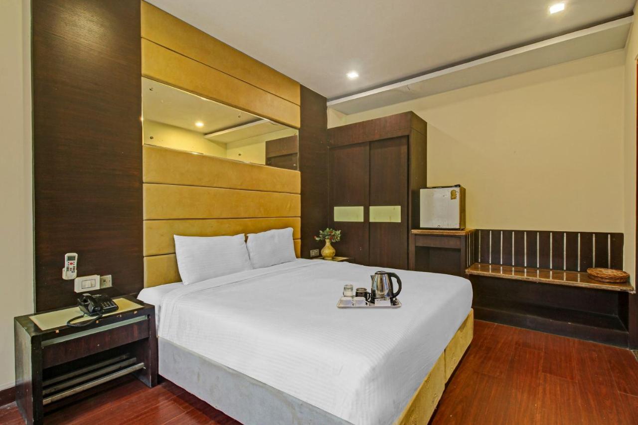 Oyo Townhouse 707 Grand Krishna Hotel Hyderabad Exterior photo