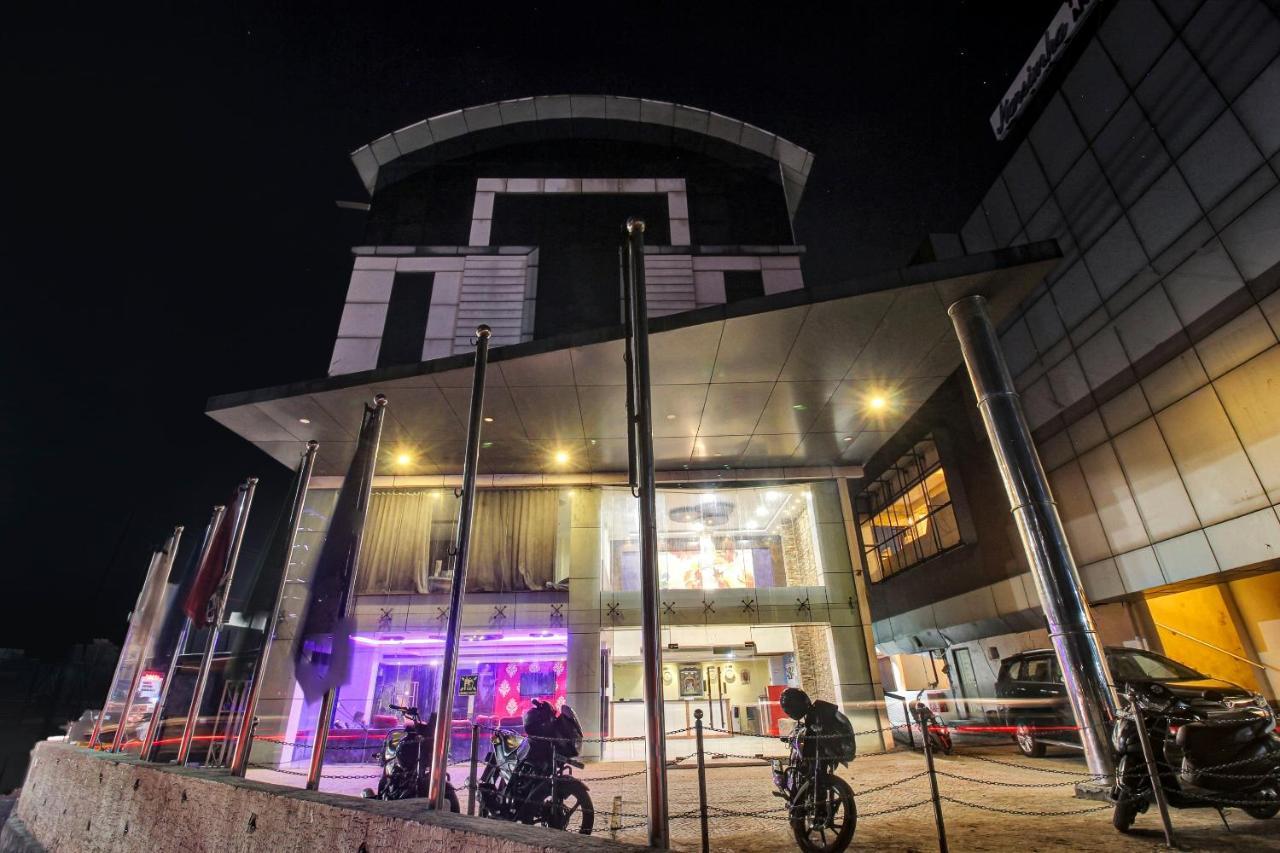 Oyo Townhouse 707 Grand Krishna Hotel Hyderabad Exterior photo